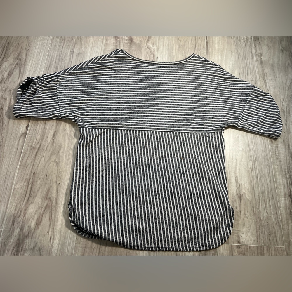 Max Studio Black and White knit Blouse - Picture 5 of 7